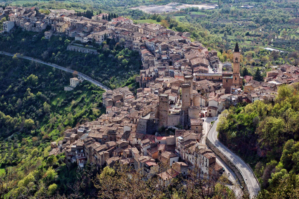 Pacentro: tra vicoli in pietra e la cucina delle donne abruzzesi