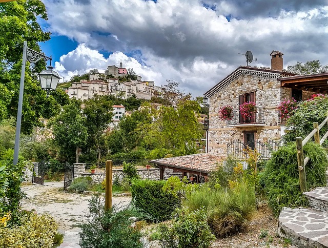 vacanze in Abruzzo con bambini
turismo lento Abruzzo
artigianato e tradizioni abruzzesi
b&b vista mare Abruzzo
weekend nei borghi abruzzesi
soggiorni ecologici Abruzzo
colazioni tipiche abruzzesi
b&b con cucina locale Abruzzo
dormire nei borghi d’Abruzzo
esperienza abruzzese autentica