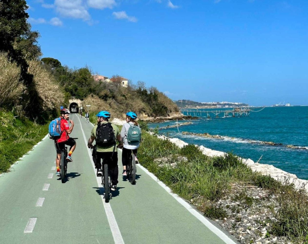 cosa vedere in Abruzzo con bambini
vacanze in Abruzzo con bambini
weekend in Abruzzo con la famiglia
attività per bambini in Abruzzo
viaggiare in Abruzzo con bambini
Abruzzo per famiglie
itinerari in Abruzzo con bambini
luoghi da visitare in Abruzzo con bambini
dove andare in Abruzzo con bambini
cosa fare in Abruzzo in estate con bambini
mare e montagna Abruzzo con bambini