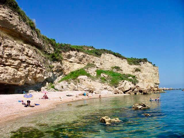 ripari di giobbe
spiaggia ripari di giobbe
come arrivare ai ripari di giobbe
cosa vedere vicino a Ortona
spiagge selvagge Abruzzo
costa dei trabocchi escursioni