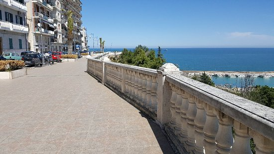 spiagge naturali e poco affollate
trekking e natura selvaggia
vacanze autentiche in Abruzzo
percorsi tra mare e storia
