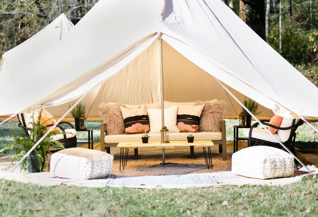 Tra le stelle e l’erba alta: i glamping più belli dell’Abruzzo per un’estate diversa