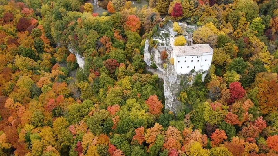 autunno Abruzzo
borghi Abruzzo foliage
eventi autunno Abruzzo
castagne Abruzzo
sagre Abruzzo ottobre novembre