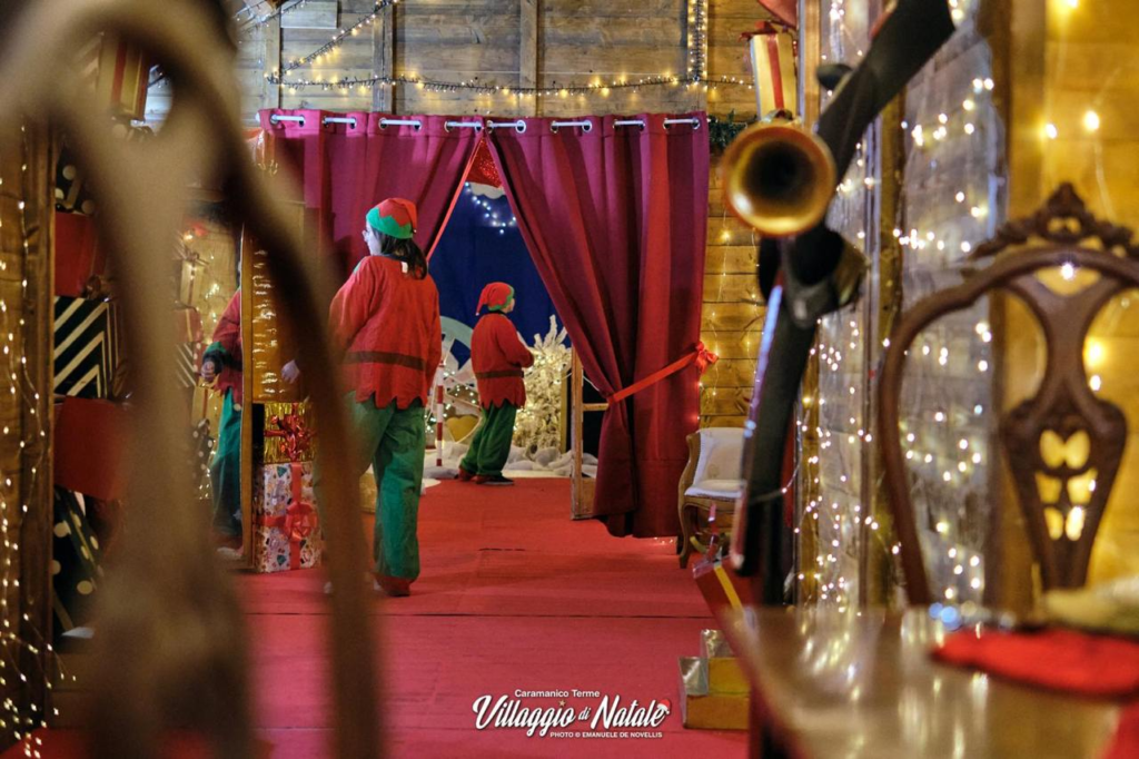 Natale a Caramanico Terme
Villaggio di Babbo Natale Caramanico
eventi natalizi Caramanico
borgo natalizio Caramanico Terme
mercatini di Natale Caramanico
Natale nella Majella orientale
cosa fare a Caramanico Terme a dicembre
inverno a Caramanico Terme
Caramanico con bambini
trekking invernale Majella
terme e Natale in Abruzzo
esperienza natalizia nella natura Abruzzo
borghi di montagna Abruzzo Natale
visite ai borghi del Parco della Majella